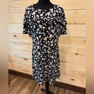 CeCe Floral Ruffle Short Sleeve Black dress, size Medium